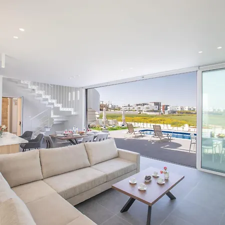 Ferienvilla Vie Bleu Mit Grossem Pool By Interhome Nyaraló *