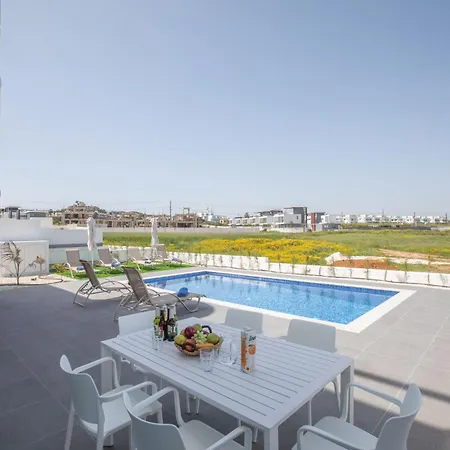 Vakantiehuis Ferienvilla Vie Bleu Mit Grossem Pool By Interhome *
